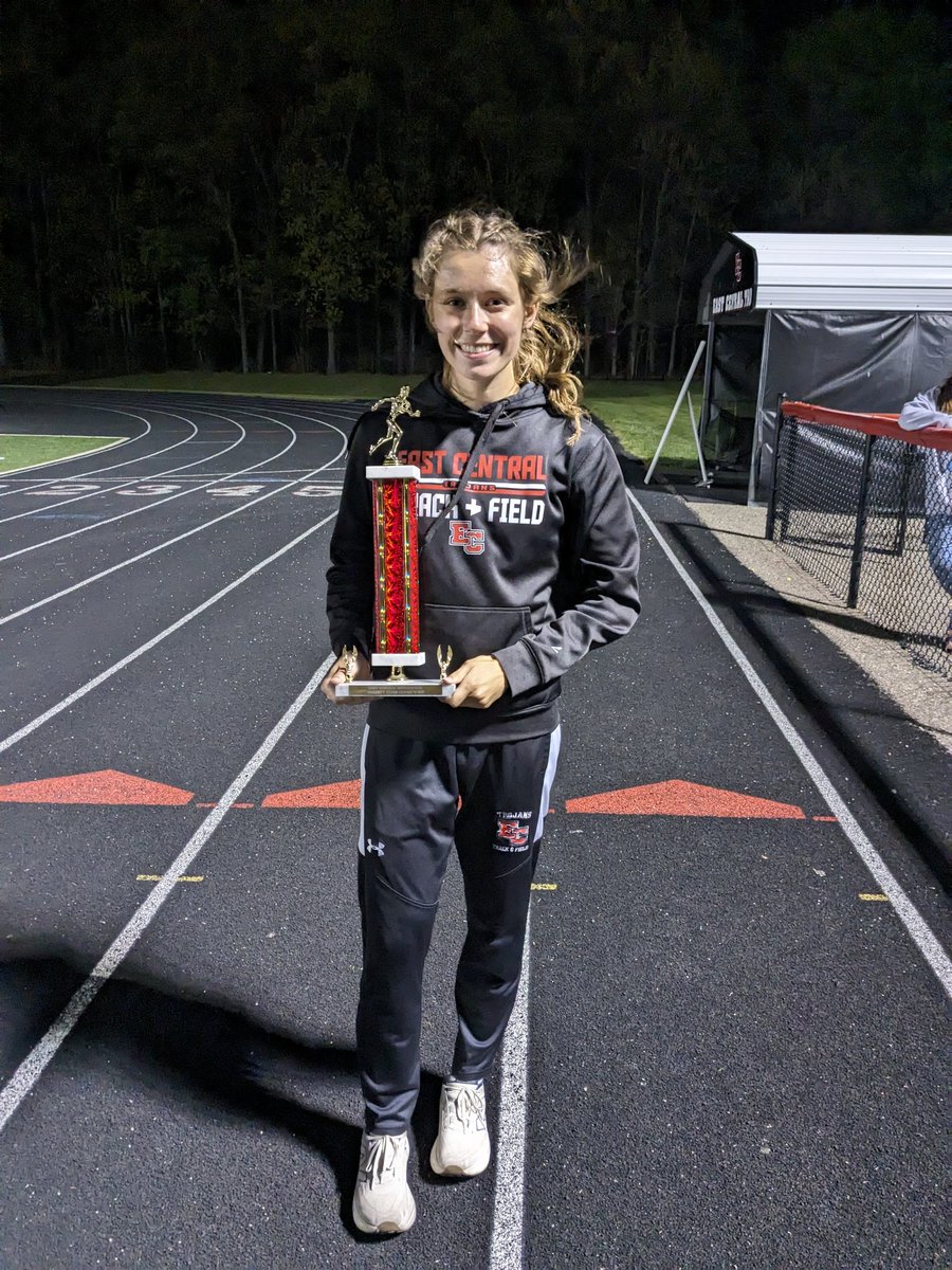 ECentralTrack's tweet photo. Congratulations to Senior Anna Graf for winning the 200m and placing 2nd in the 100m dash! She also popped off our winning 4x400m relay! Keep it up Anna! 🖤❤️💪🔥

@CoachMeganEC @ECTrojanSports https://t.co/ks7iPu2SF6