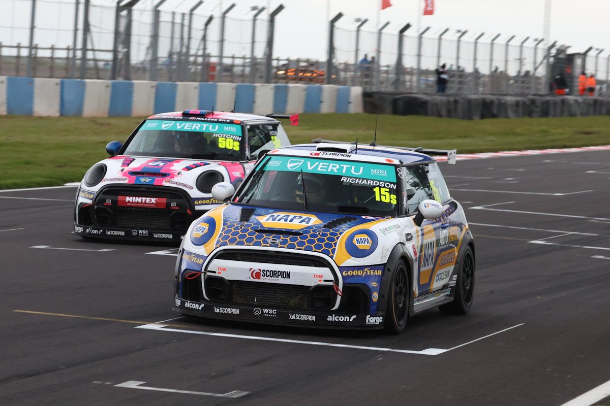 MINIChallengeUK's tweet photo. Race One Snapshots 📸 @JakobEbrey @VertuMotors #MINIChallengeJCW #MillersOils #RepsolLubricantsUK #ScorpionExhausts #Mintex https://t.co/PA6yHxOmRH
