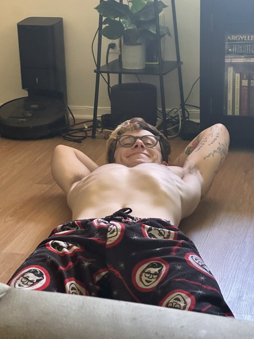 I think this is the funniest photo someone’s taken of me https://t.co/AZ6kuV5hib