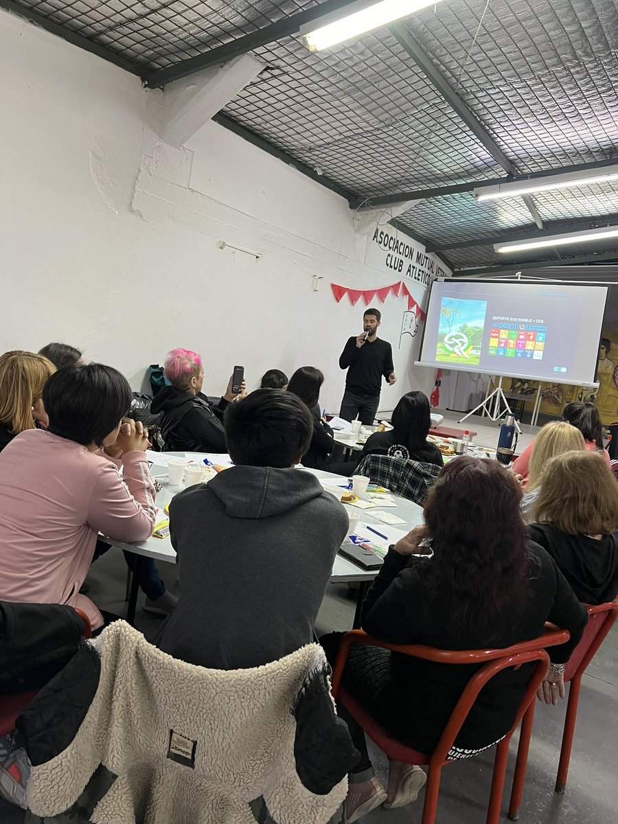 ♻️💪🏼 Realizamos una capacitación sobre gestión deportiva sostenible para <a href="/MACFUT/">MACFUT</a>, en el estadio de <a href="/CAHuracan/">CA Huracán</a>. 

📝 La charla tuvo como objetivo visibilizar, concientizar y sensibilizar sobre el rol del deporte, en el cuidado de nuestro planeta. 

¡Por más clubes sostenibles! 🤩