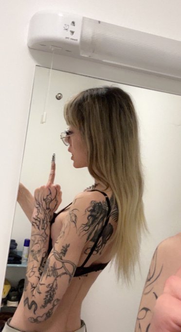 back tattoo doesn&rsquo;t get seen enough so I&rsquo;m posting https://t.co/q8zhc65dkH