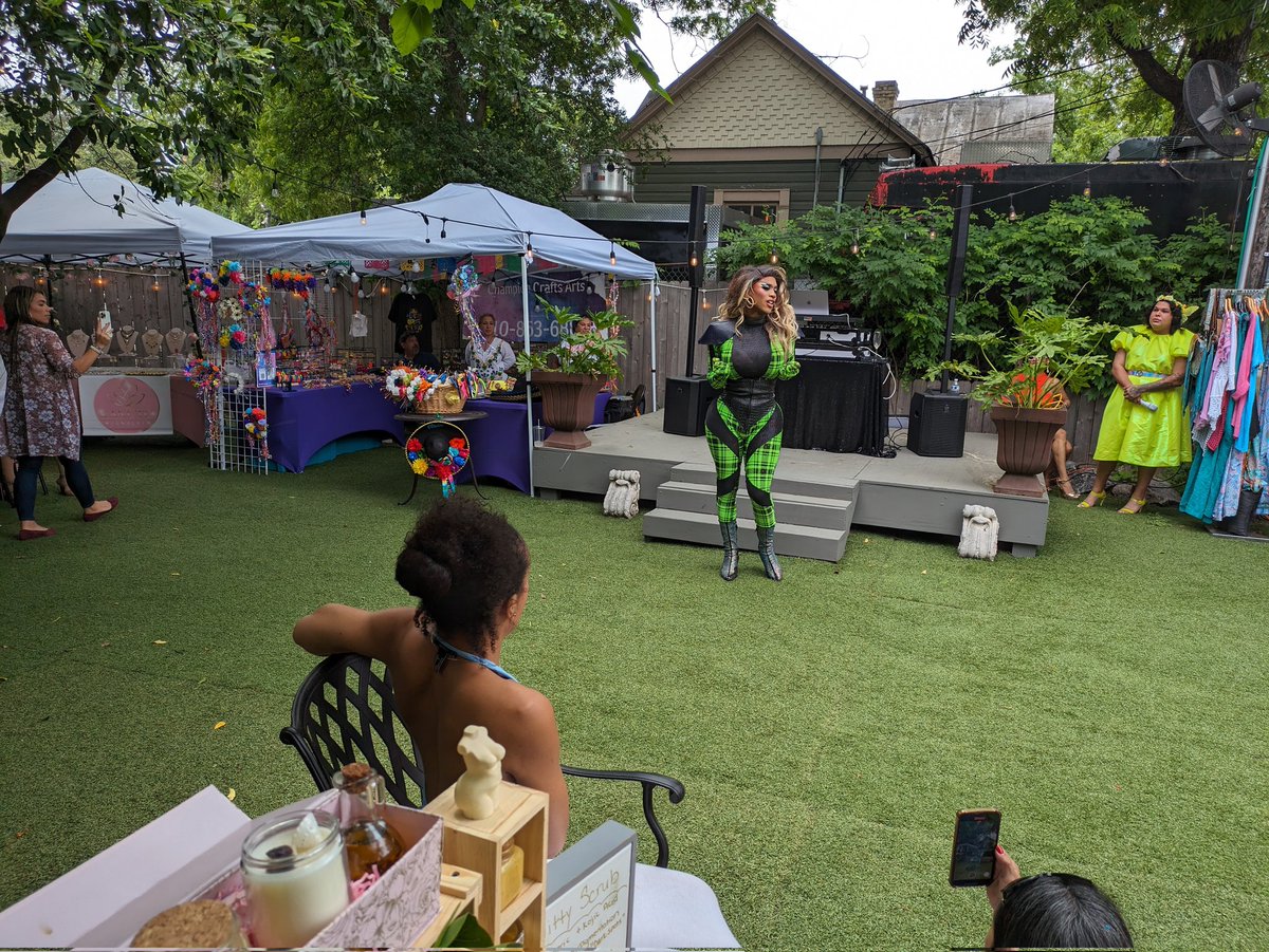 Ace and I got lazy this morning and missed the pooch and King William parades but we covered them last year. Plus KW Fair. This year it was just about hiking Southtown &amp; visits to <a href="/thefriendlyspot/">The Friendly Spot</a> and <a href="/bargimmegimme/">Gimme Gimme</a> Figure it's a good way to shed some weight. #satx #fiesta