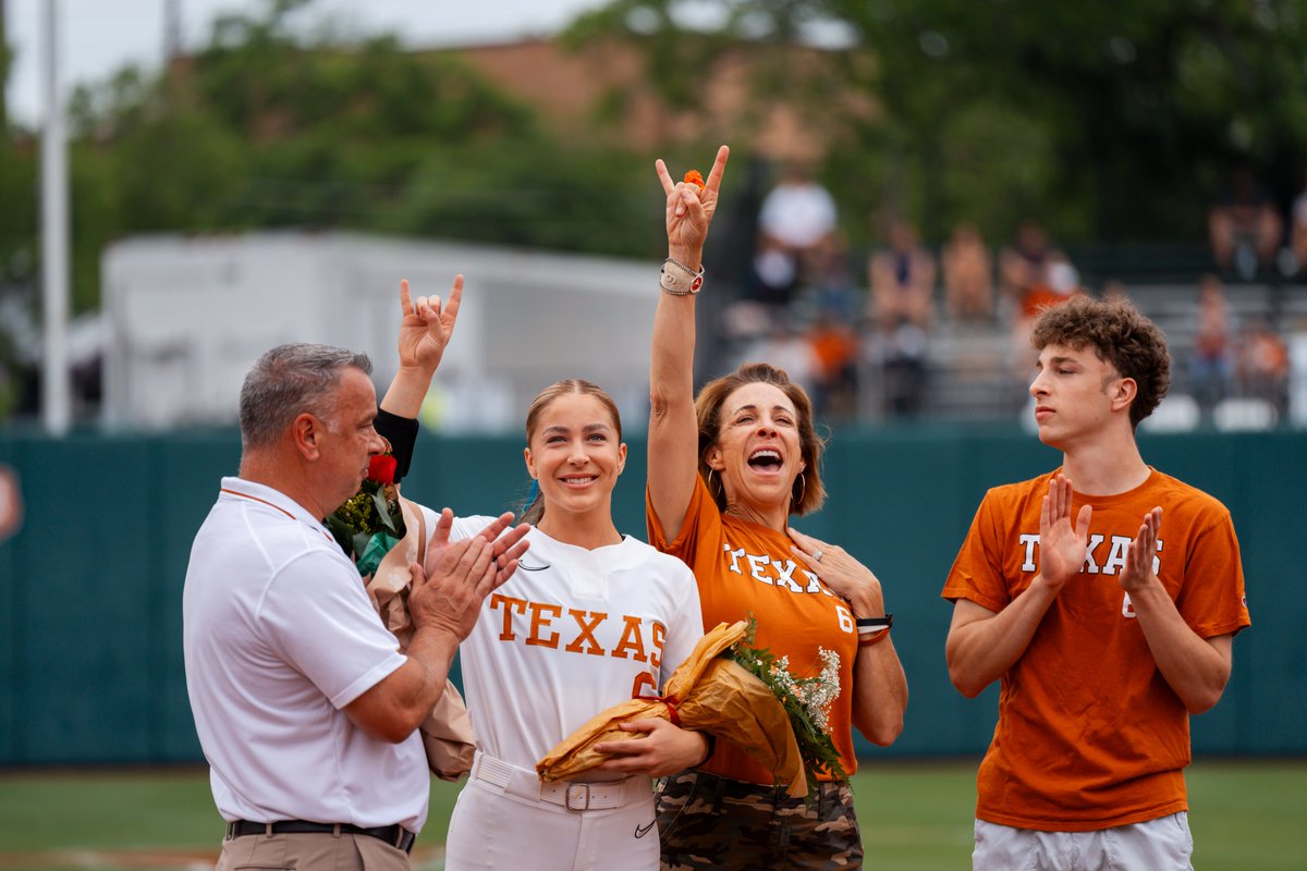 TexasSoftball tweet picture