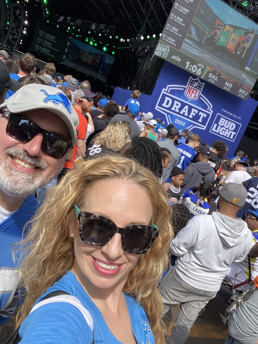 Becca2Stop's tweet photo. #Nfldraft 
Currently 4068° in Detroit- I’m officially melting, but I couldn’t be happier! 
#OnePride 
#NFLDraft2024 
#NFLDraftDetroit https://t.co/VIdaMFiSah