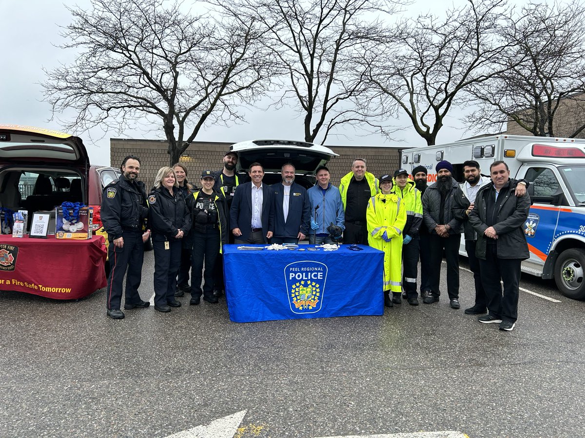 The rain certainly didn’t keep us away from joining the Earth Day clean up at Professors Lake Park with @RodPower7_8 and MPP @BramptonGraham Please remember to test your smoke alarms tonight. ^mt