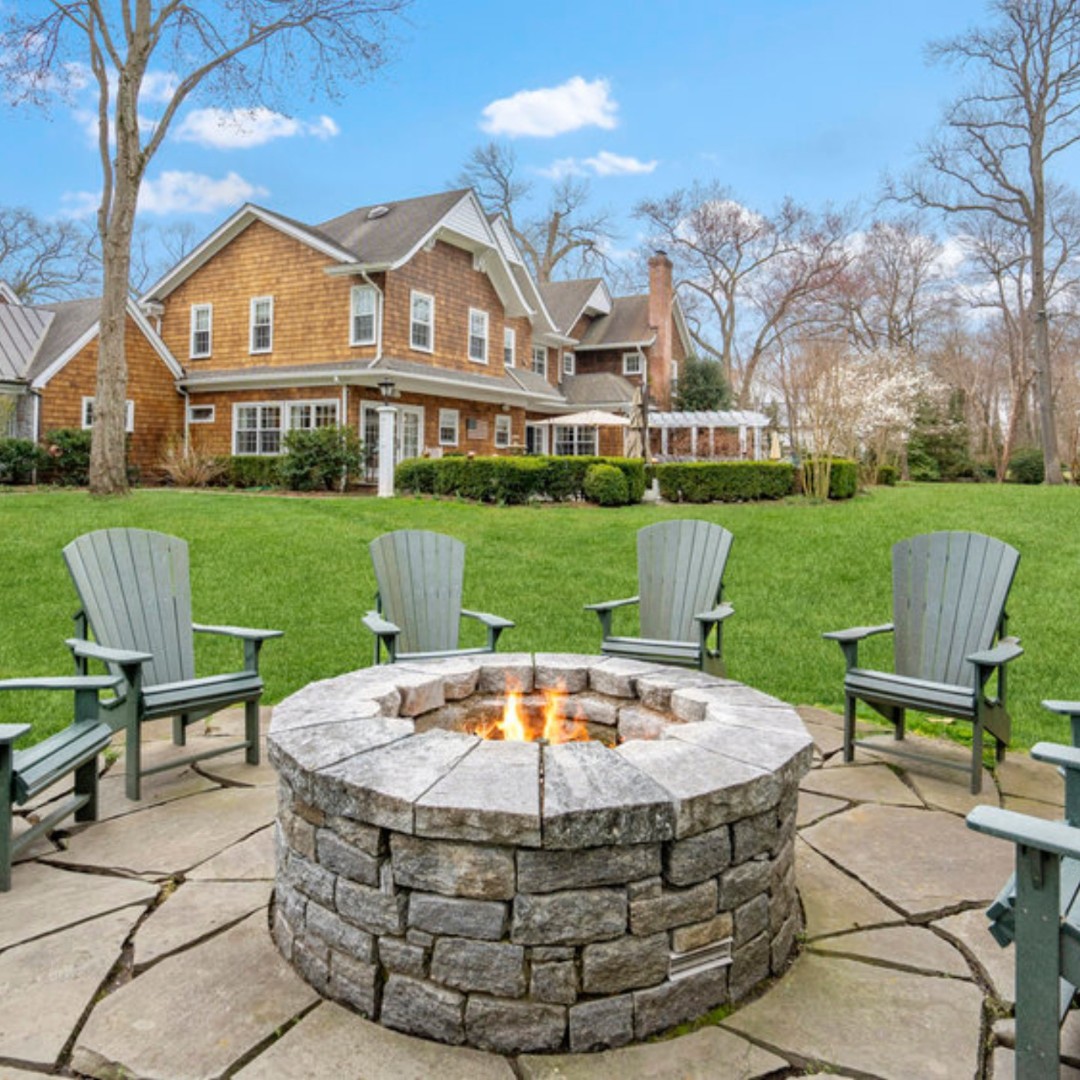 Here's to unforgettable spring/summer nights filled with warmth and memories around the fire pit! 

#ReginaRogersTeam #LuxuryElliman #LongIslandHomesAndEstates #LuxuryRealEstate #LongIsland #FirePit