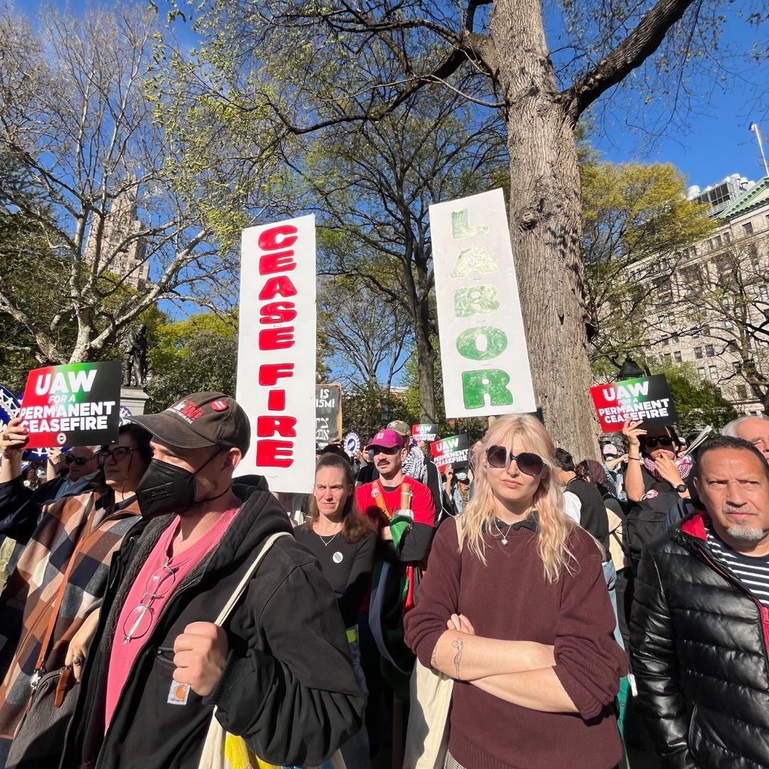 UAW's tweet image. Hundreds of students and faculty from NYU, Columbia, Barnard, and the New School gathered in Washington Square Park Friday to make it clear that @UAWRegion9A will stand up for members, for academic freedom, for freedom of speech and protest. #StandUpUAW #solidarity
