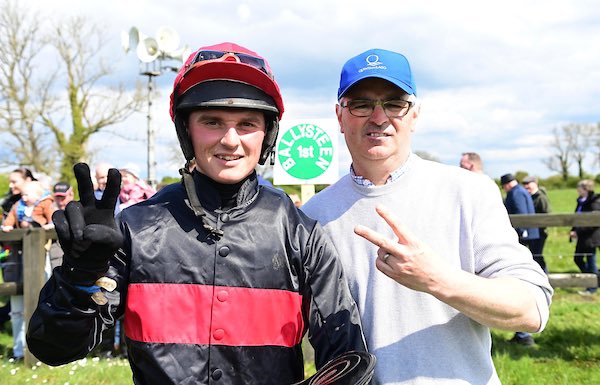 A double for Troy Walsh today in Ballysteen both for his boss <a href="/cobajay/">Cobajay Stables</a>  #QR 📸 healyracing.ie