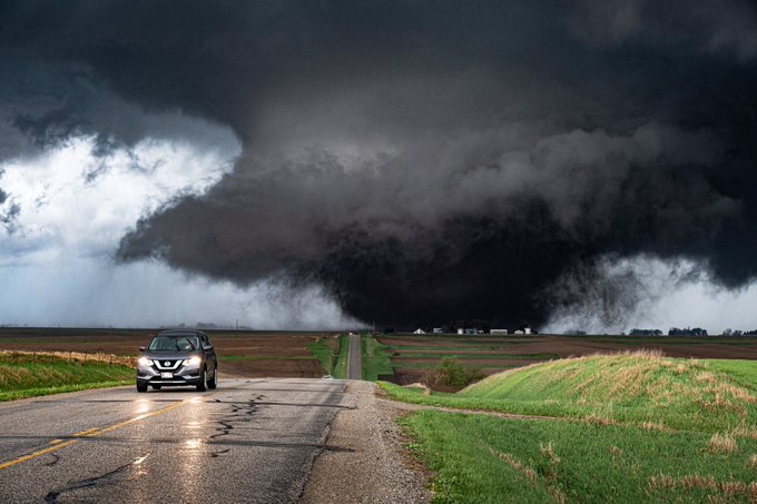 📸 Image du jour : spectaculaire et effrayante tornade observée près d'Harlan, dans l'Iowa, aux États-Unis. (Adam Orgler)