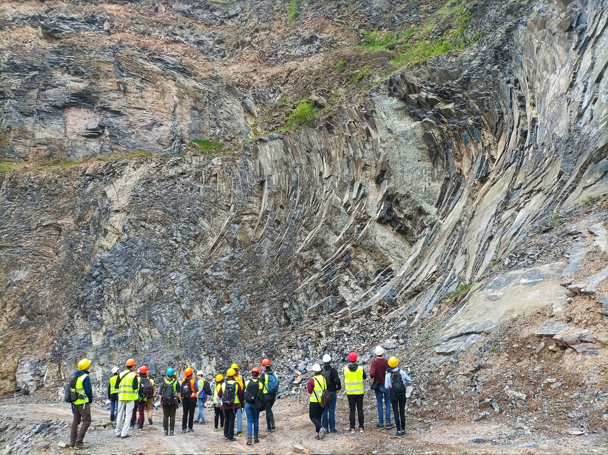 BSc geology fieldtrip, 2nd stop: unique exposure of shallow magma intrusions just below a basaltic volcano... Bulhary, Slovakia