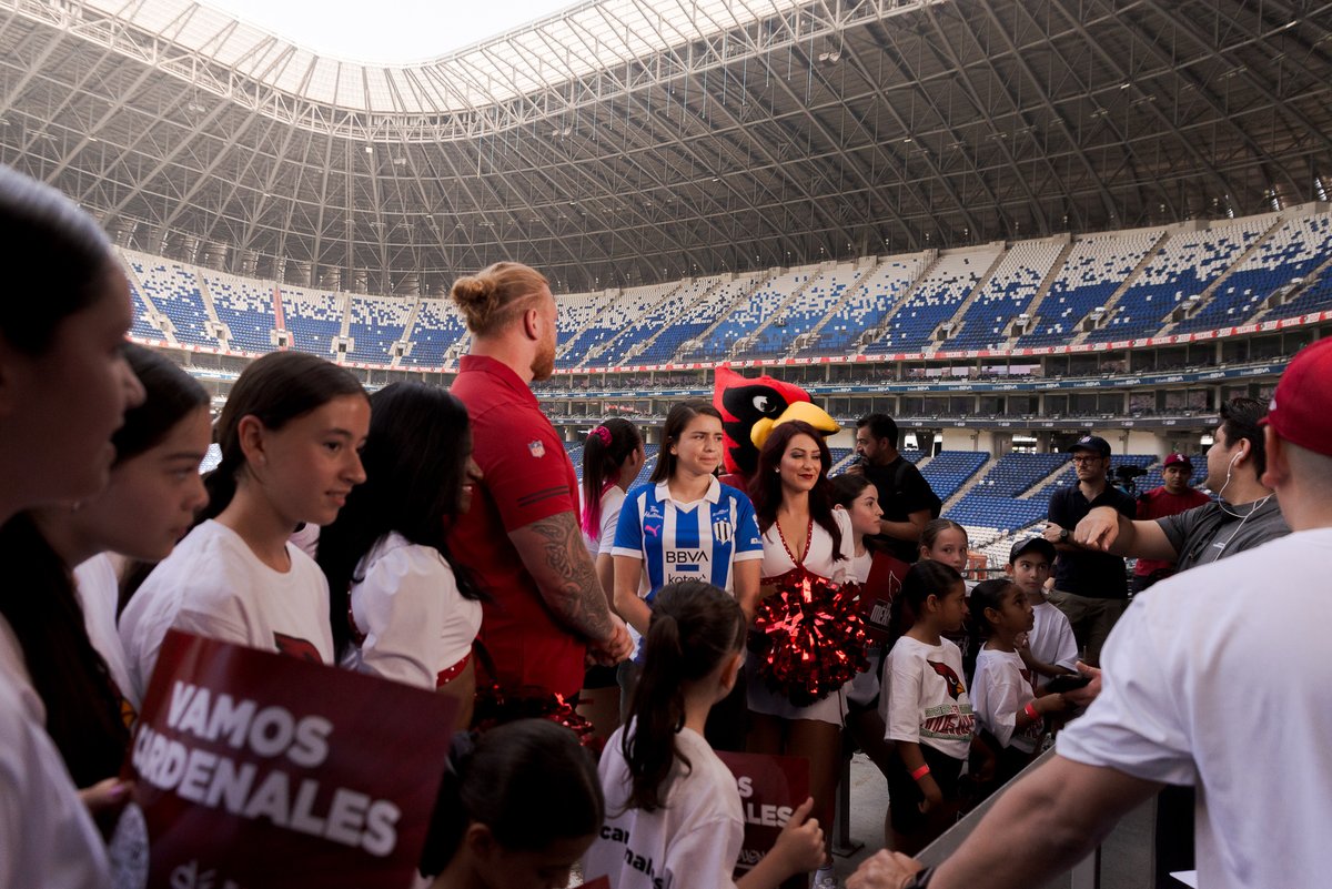 Rayados (@rayados) on Twitter photo ¡Hoy el Estadio BBVA fue parte del #NFLDraft!🤩
¡Nuestra jugadora de <a href="/Rayadas/">Rayadas</a> <a href="/danielasoliss20/">Daniela Solis</a> estuvo presente junto a <a href="/HFroholdt/">Hjalte Froholdt</a> para el anuncio del pick de <a href="/AZCardenales/">Cardenales de Arizona</a>!💙🤍🏟️ ¡Hoy el Estadio BBVA fue parte del #NFLDraft!🤩
¡Nuestra jugadora de <a href="/Rayadas/">Rayadas</a> <a href="/danielasoliss20/">Daniela Solis</a> estuvo presente junto a <a href="/HFroholdt/">Hjalte Froholdt</a> para el anuncio del pick de <a href="/AZCardenales/">Cardenales de Arizona</a>!💙🤍🏟️