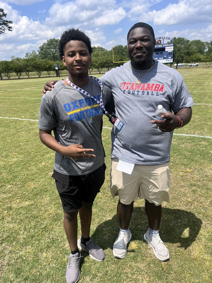 HolmesKmarion's tweet photo. Had A Amazing Visit At @LetsGoICC_FB Definitely Looking Forward To Coming Back Great Hospitality Made It Feel Like Home !! #RollTribe🔴🔵 @Dezzy_R11 @CoachGreenICC @Coach_TMacon @BooseIssac @recruitchargers @coachstanr @MacCorleone74 https://t.co/ORKe0AydQ0