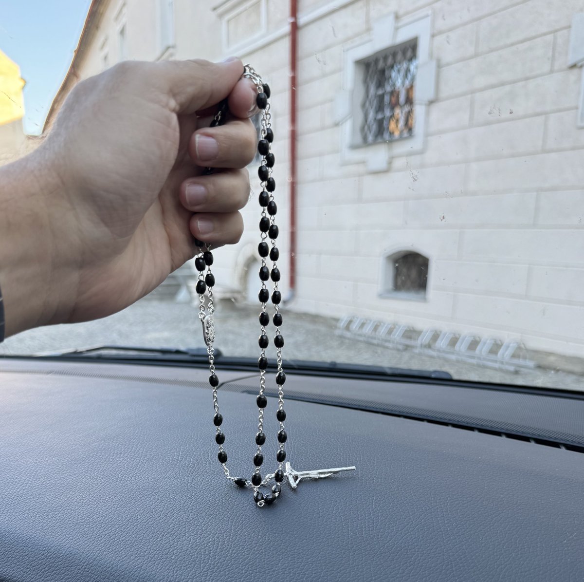 EVerastegui's tweet photo. No saben de lo que se están perdiendo los que no rezan el rosario. https://t.co/P7vQQYFGdc