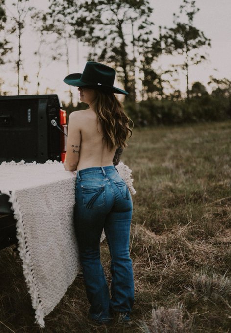 Watch Megan's leaked NSFW photo on TwXstars