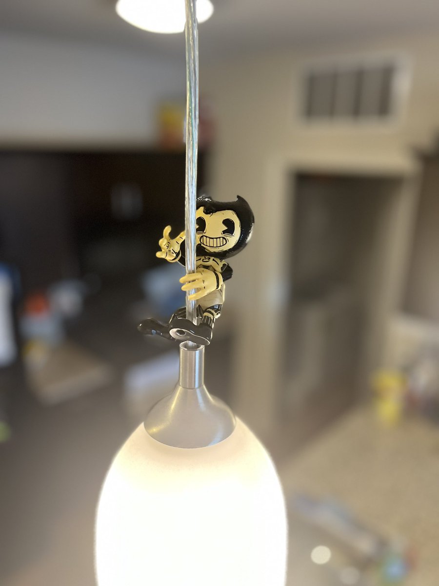 Vesty seems to be very curious about the lights around this apartment

#BATDR #Batim #BENDY #Bendy_and_the_ink_machine #Bendy_and_the_dark_revival