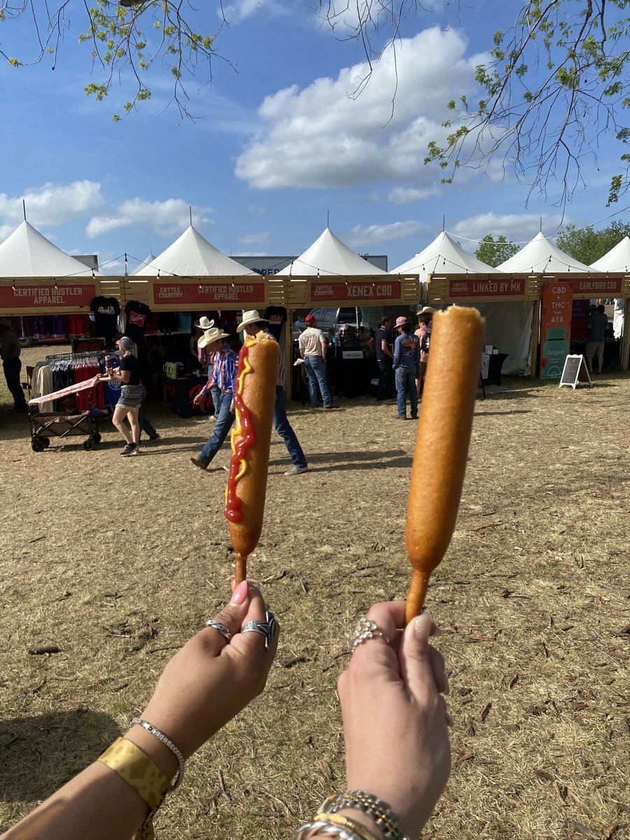 The corndogs @bailsssss and I had walking to see Hailey at @CattleCFest