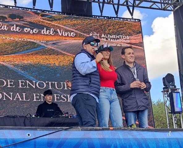 PSOEDip_Va's tweet photo. El @PPDiputacionVa se va de fiesta a la Fanzone VIP del GP de Jerez malgastando el dinero de la provincia mientras hay municipios con necesidades.
Es normal que no haya dinero para aumentar los Planes Provinciales, arreglar las carrerteras o cubrir los daños por las inundaciones. https://t.co/d0C8uUuaaB