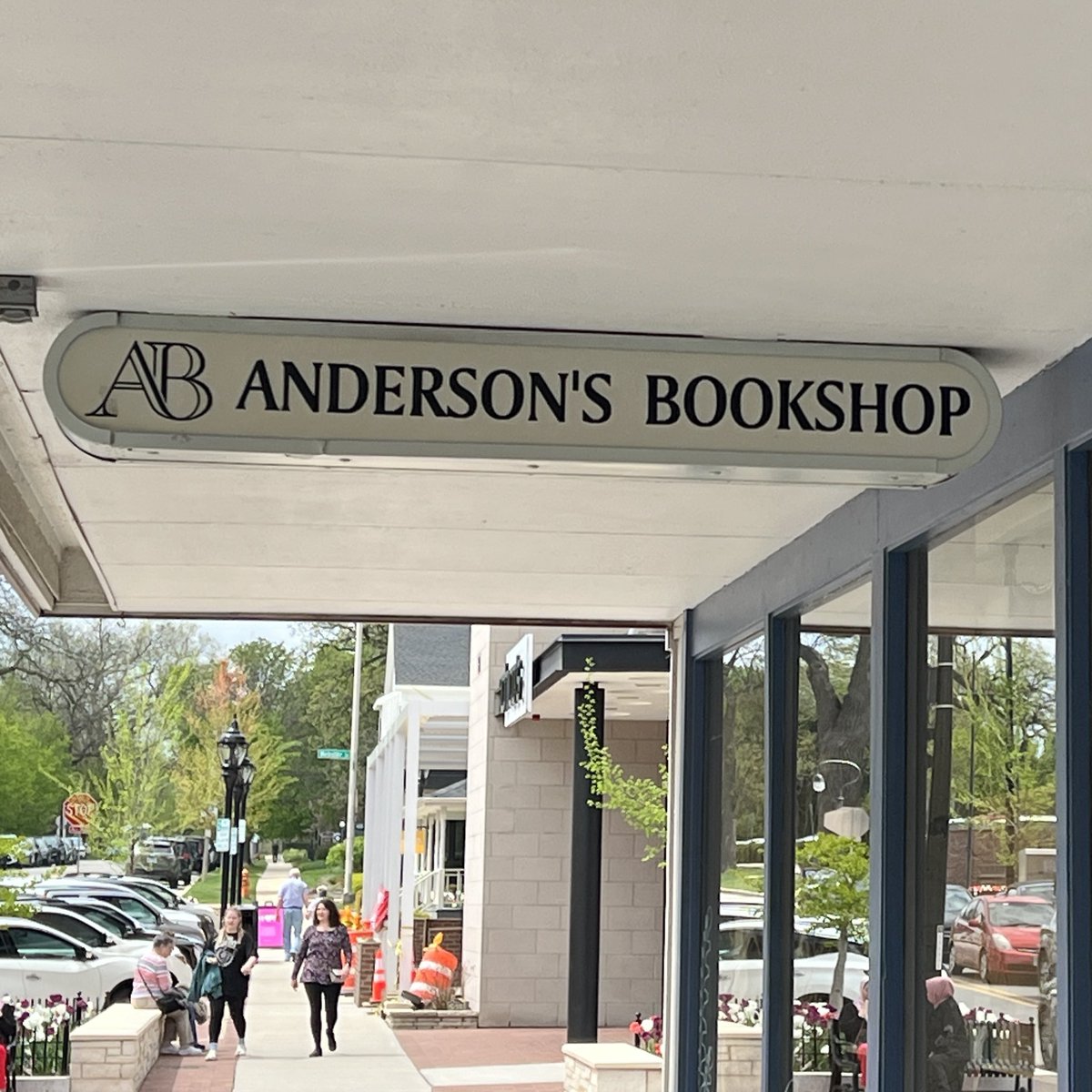 Enjoying #IndependentBookstoreDay with a trip to Anderson’s Bookshop. <a href="/AndersonsBkshp/">Anderson's Bookshops</a>