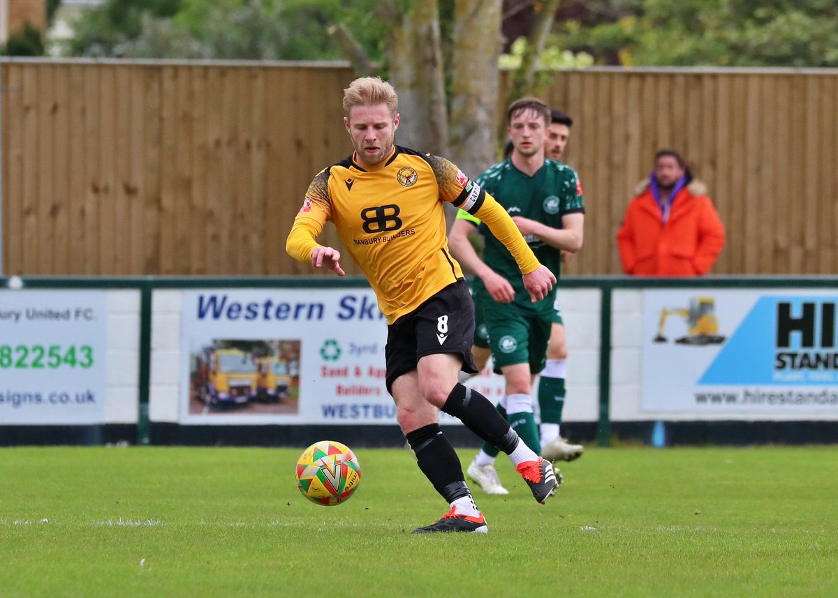 🖥️ | 𝗠𝗔𝗧𝗖𝗛 𝗥𝗘𝗣𝗢𝗥𝗧 Dan Thompson, Brad Morris and Lewis Ross took charge of Bashley after a turbulent 48 hours for the final outing of the season, as a trip to @westburyutd beckoned. Read the action 👉 pitchero.com/clubs/bashleyf… #BackTheBash