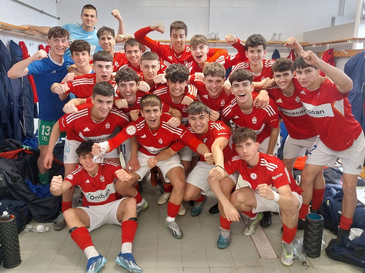 DanokBatClub's tweet image. ⚫🔴 EL JUVENIL B ASCIENDE A LIGA NACIONAL 🔴⚫

La victoria del Juvenil C por 1-3 frente al Lakua, y la victoria del Indautxu por 2-0 frente al Añorga, dan el ASCENSO MATEMÁTICO al Juvenil B a liga nacional.

🎉🎉 Zorionak mutilak!

Orain bai, BUELTAN GAUDE! AUPA DANOK!