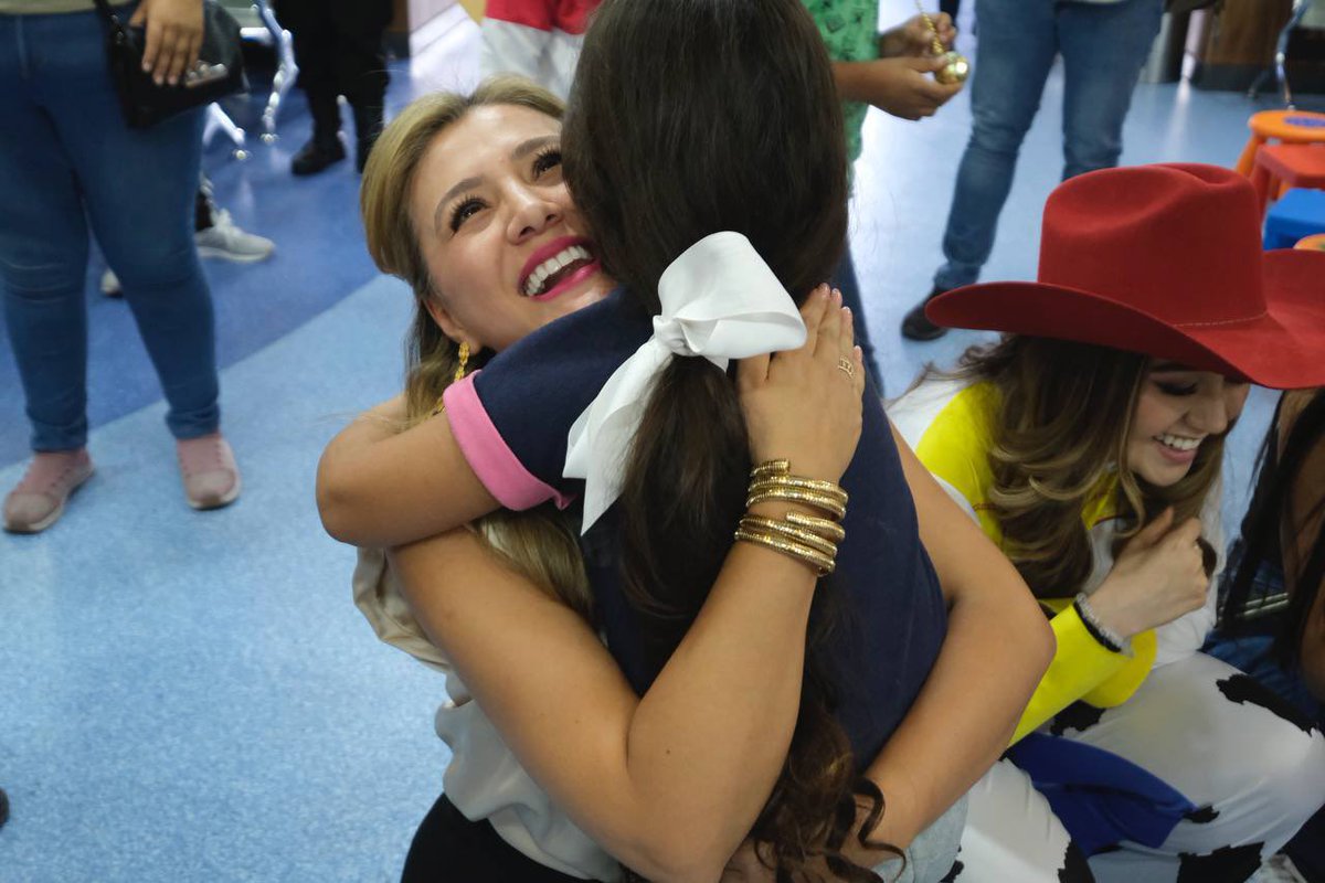 Cercano al día del niño, visitamos el Centro de Oncología Pediátrico en el Hospital Civil de Guadalajara, junto a una gran mujer y artista, <a href="/carolinaross/">Carolina Ross</a>.

Gracias por este bello regalo, tu voz llenó de magia a nuestras niñas y nuestros niños.