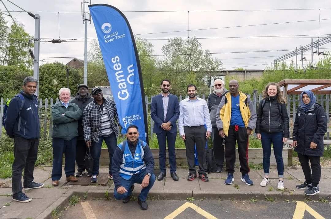 run_taz's tweet photo. Excited to share news of the launch of a new show #NarrowEscapes on @Channel4 from Monday 29th April at 4pm

Look out for my #walkwithadoctor #socialprescribing group featured week commencing 6th May
@bowledovermedia
@BroadwayGP
@CanalRiverTrust
#letswalk
#greensocialprescribing https://t.co/FqukP3kNWA