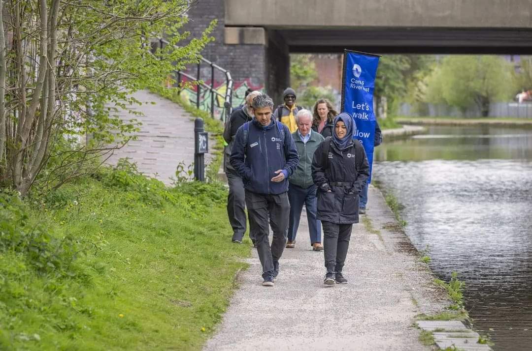 run_taz's tweet photo. Excited to share news of the launch of a new show #NarrowEscapes on @Channel4 from Monday 29th April at 4pm

Look out for my #walkwithadoctor #socialprescribing group featured week commencing 6th May
@bowledovermedia
@BroadwayGP
@CanalRiverTrust
#letswalk
#greensocialprescribing https://t.co/FqukP3kNWA