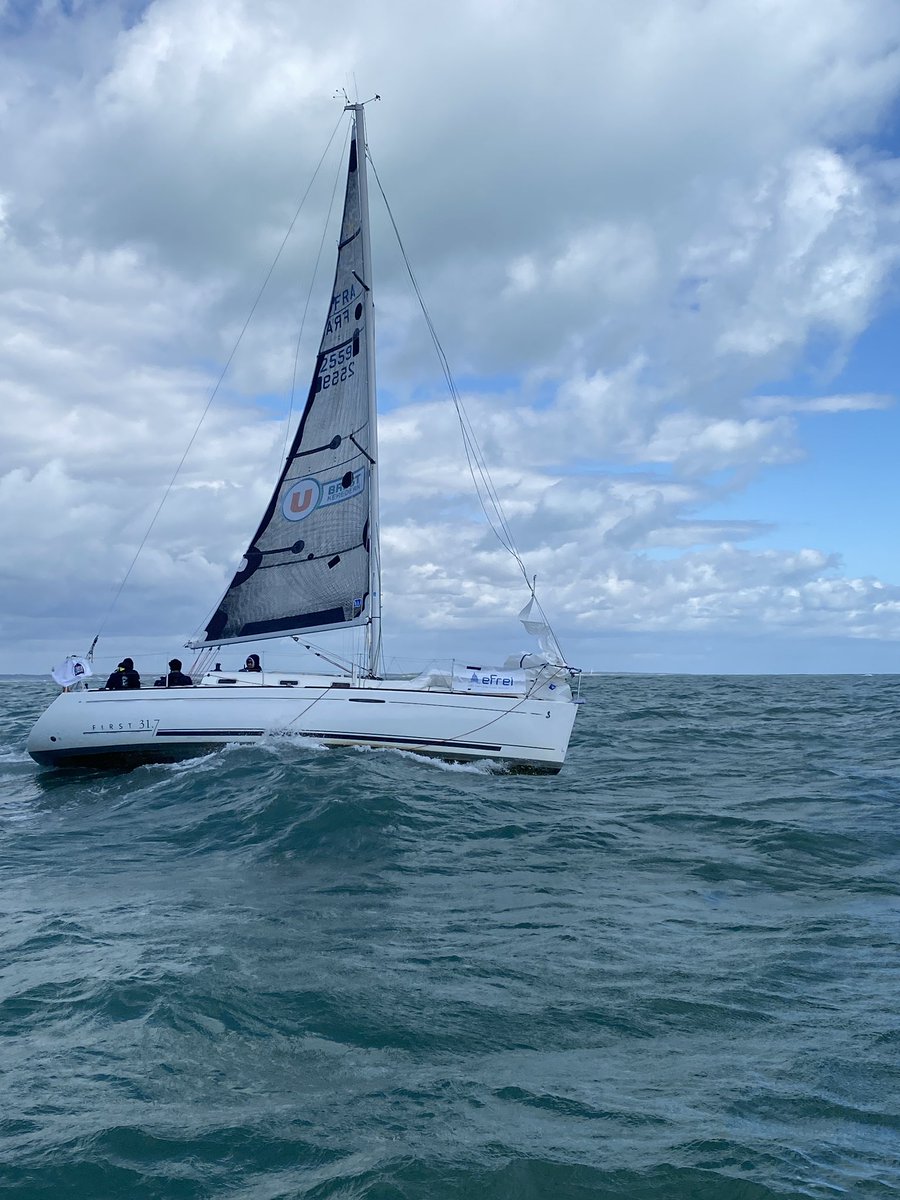 CAPEFREI's tweet photo. 🌊 Après 10 jours intenses, la 56e Course Croisière EDHEC touche à sa fin. Fiers de représenter @Efrei_Paris et @groupecovea, CAP EFREI a été au rendez-vous avec 2 équipages motivés pour cet événement ! 🚀⛵️ #CCE56 #Sail #StudentSailingTeam https://t.co/iSegSQ1aAb