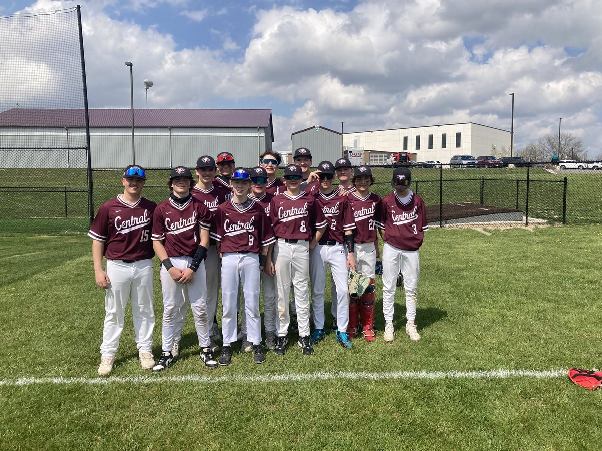 Was with the ‘lil guys today. 2 good wins over Waukesha West. Solid pitching from Nathan Zeller and Trez Lowther. Hayden Lawrence on 🔥 at the plate with 4 doubles. Payton Huinker with 3 assists from the OF and an all out catch to end game 2. #EverydayGuys @WC_FalconsBB