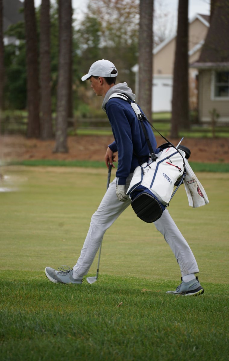 Walking into tomorrow with the lead 🚶 George Williamson (-1) takes the #PreRehoboth Boys Division lead after the first round.