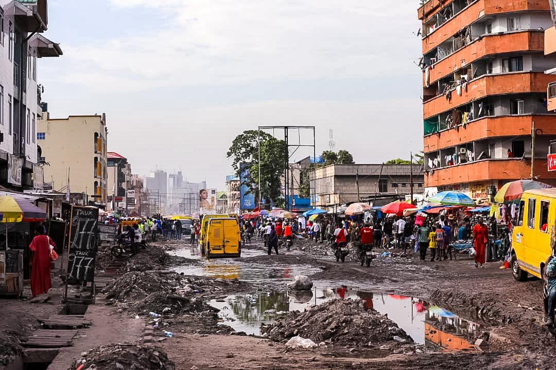 QUID DE DISCOURS DES CANDIDATS GOUVERNEURS DE LA VILLE DE KINSHASA : Aucun candidat n'a fait mention d'un document de PLANIFICATION qui couvre la Ville (SOSAK) qui, jusque-là détient la FORCE DE la LOI. Voulez-vous inventer la roue dans une Ville malade ? @OvoOsha @JeanBamanisa