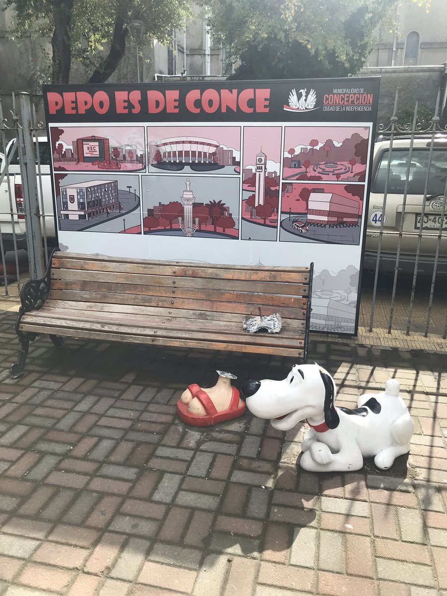 Concepción: La estatua de Condorito amaneció vandalizada y robada. El corte del serrucho solo dejó un pie y el anclaje en el asiento.
#Concepcion #Condorito #vamdalismo