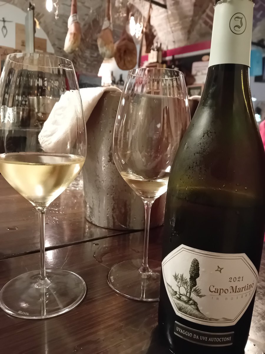 E vabbè, dopo cena a Udine, ci vuole un gran bel friulano. Enoteca da Michele. (Ci ha portato appositamente dei calici della Riedle, grande professionalità!)