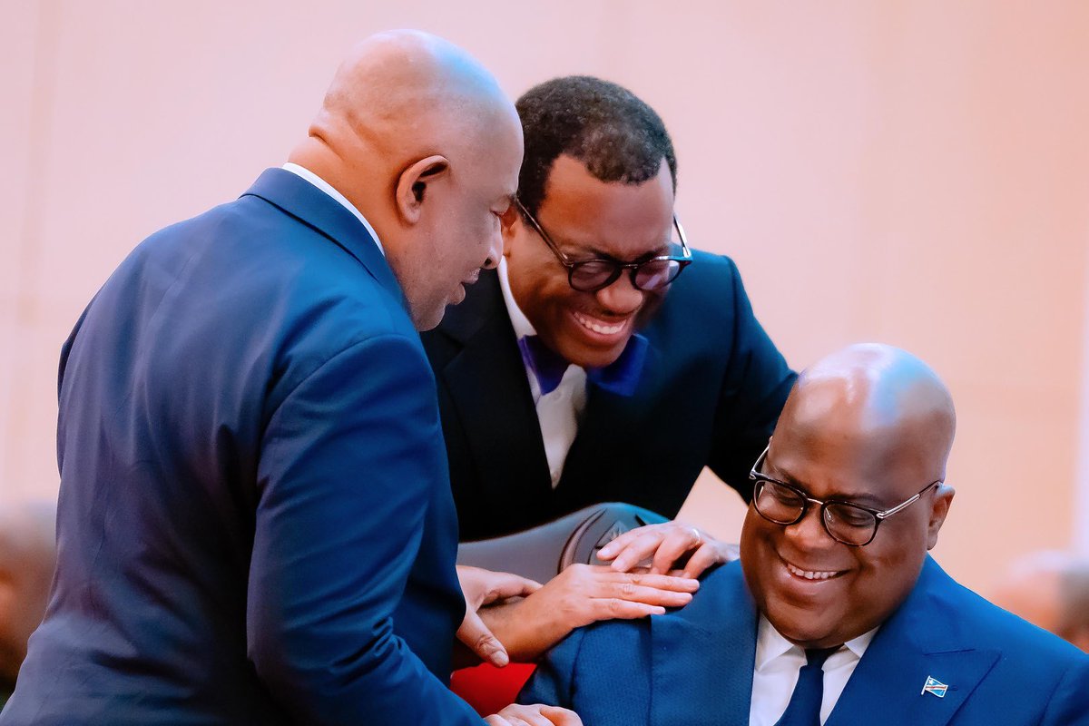 Friendship bonds: Sharing a light moment with H.E. President Felix Tshisekedi of Democratic Republic of Congo and H.E. President Assoumani Azali of the Union of Comoros in Dar es Salaam yesterday. ⁦@FelixUdps⁩ ⁦@PR_AZALI⁩