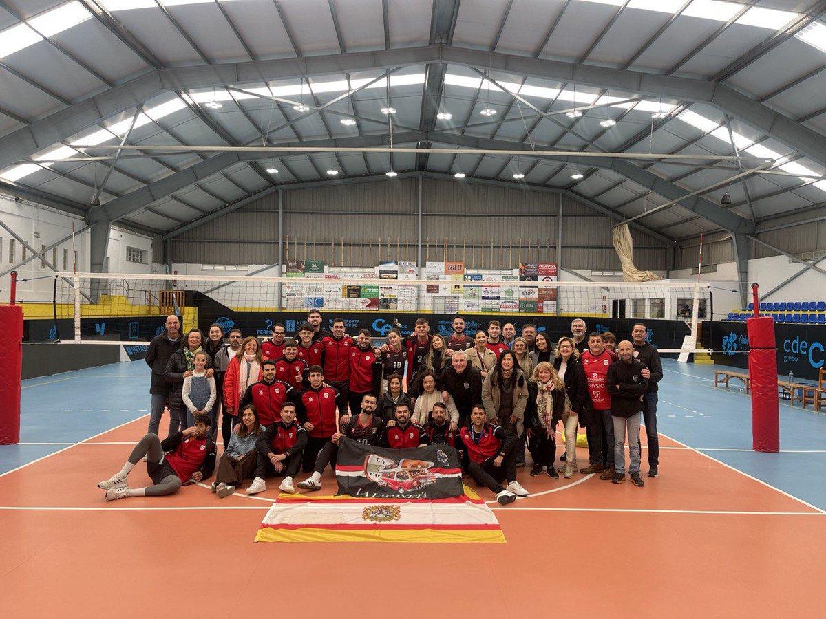 📸 𝐅𝐎𝐓𝐎 𝐃𝐄 𝐅𝐀𝐌𝐈𝐋𝐈𝐀 que quedará para el recuerdo.

📍 San Sadurniño siempre formará parte de nuestra historia.

GRACIAS A TOD@S POR HACERLO POSIBLE 🏐

¡Nos vemos la próxima temporada! 🔜

#UtreraSienteElVoley