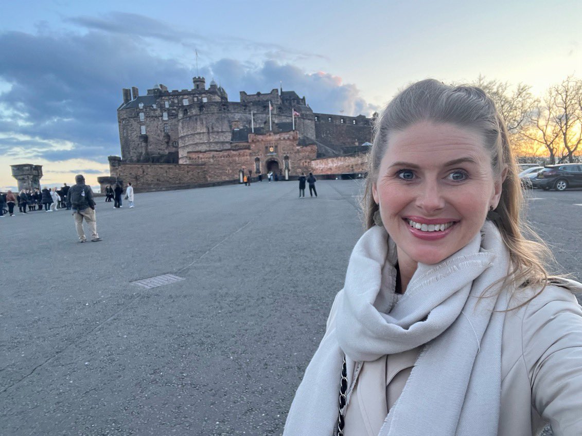 Evening stroll up to @edinburghcastle - I just love Scotland, the most magical place 🏴󠁧󠁢󠁳󠁣󠁴󠁿