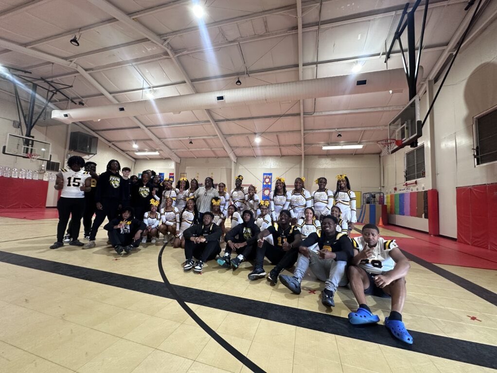 AlcovyFootball's tweet photo. The @_TigerCheer_ , @ATB_BigSound, @AlcovyHoops and the @AlcovyHS Football team had a blast on Friday 4/26 with the elementary mini tour. The elementary kids were super excited to see them. @Alcovy_Sports @KWilliams_AHS https://t.co/VBWM8Xh3xd