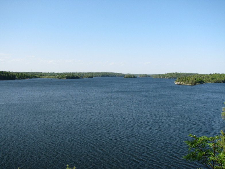 'The best thing about a lake? No matter how many times you throw a rock in, the water never runs out of ripples.' - Robert Breault

📸 city-data.com

#lakes #lakelife #lakelifestyle #lakeliving #lakehomes #lakehomesrealty #lakehouses #lake