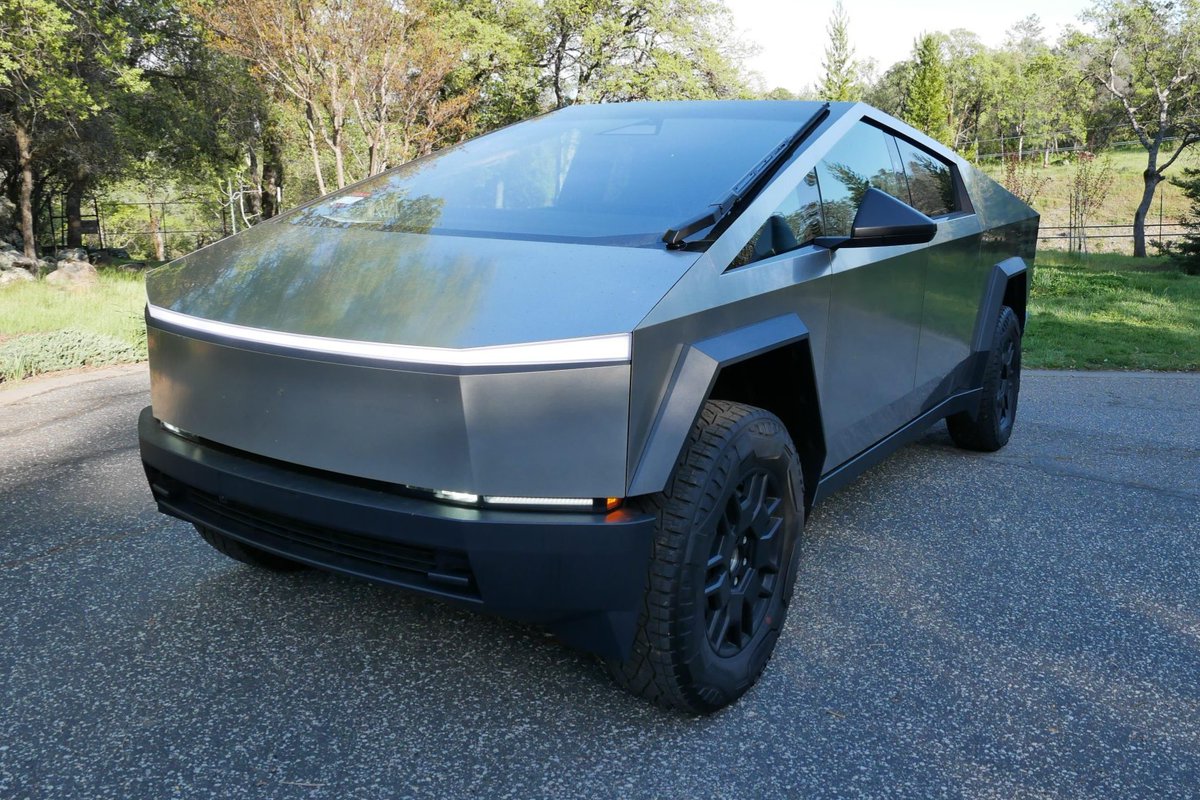 Now live at BaT Auctions: 2024 Tesla Cybertruck AWD Foundation Series. bringatrailer.com/listing/2024-t…