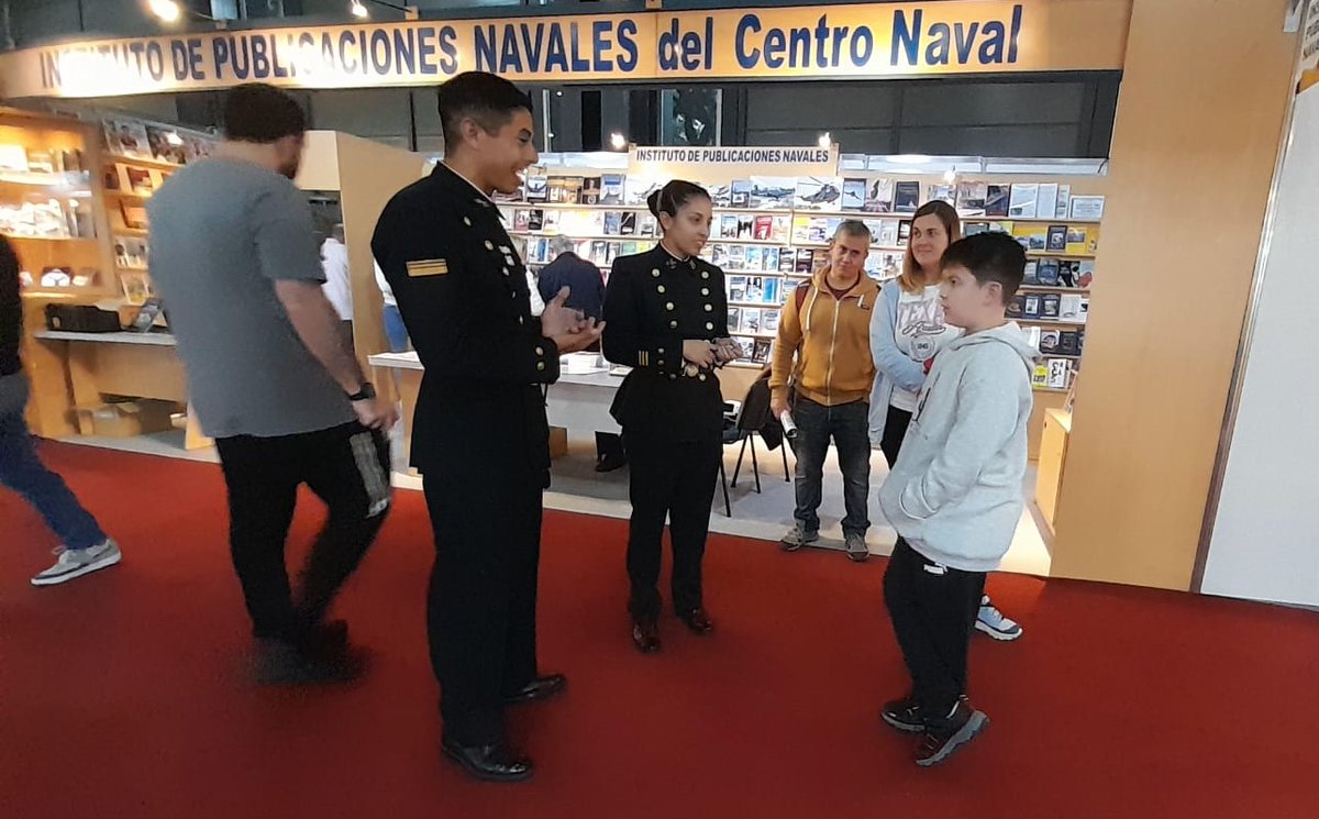 La #ArmadaArgentina está presente en la #FeriaDelLibro 2024. Cadetes de la Escuela Naval Militar te esperan en el stand 149 donde te brindarán información sobre el ingreso a la Fuerza. @feriadellibro