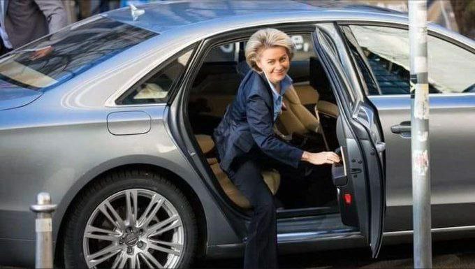 12 silindirli, 6.3 litre motor hacimli, 3.8 ton ağırlığında,  500 beygir gücünde benzinli motora sahip Audi A8'den inen Avrupa Parlamentosu Başkanı Ursula von der Leyen, herkesi 'iklimi korumak için daha fazlasını yapmaya' çağırdı.