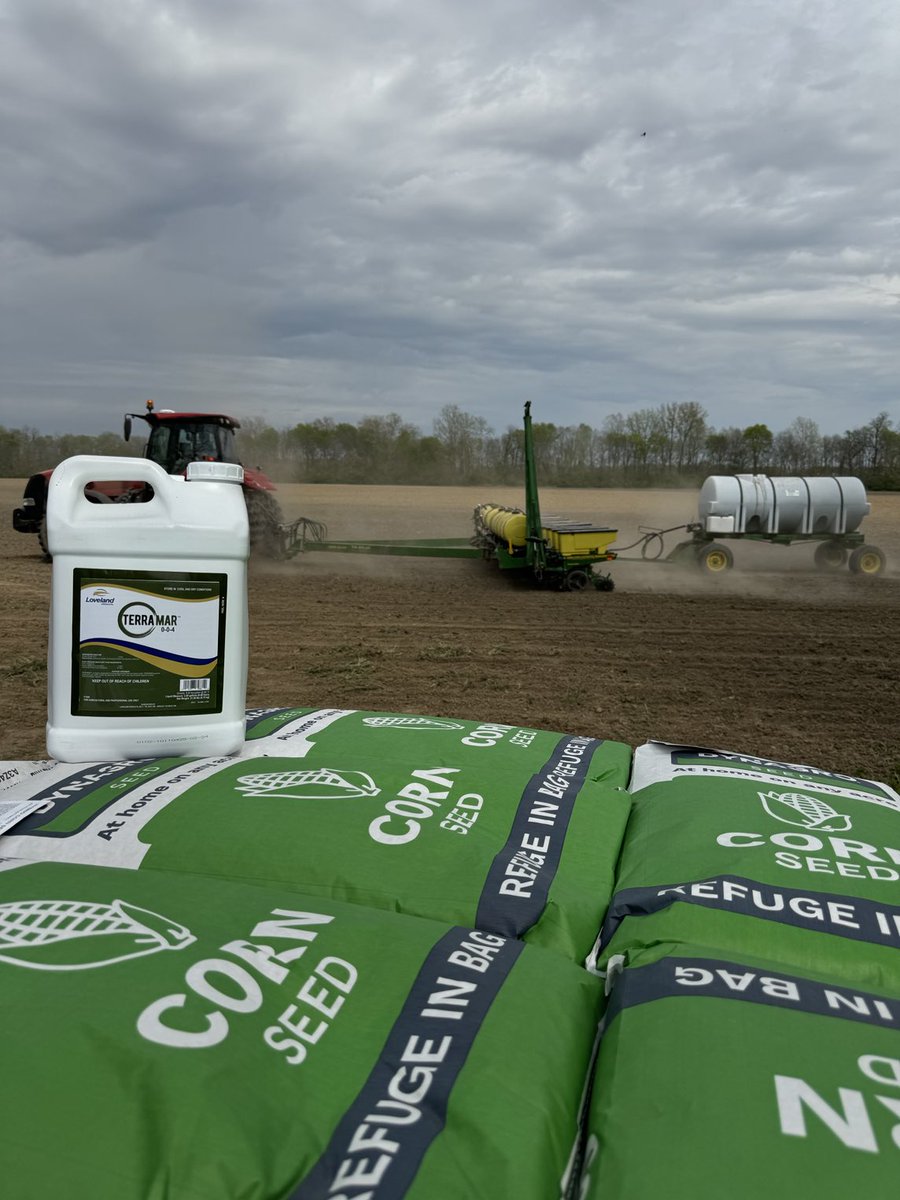 Trying something new today, Terramar in the row at different rates vs grower standard!   #plant2024 ⁦<a href="/NutrienAgRetail/">Nutrien Ag Solutions</a>⁩ ⁦<a href="/DynaGroSeed/">Dyna-Gro Seed</a>⁩ ⁦⁦<a href="/growloveland/">Loveland Products</a>⁩ ⁦<a href="/AGRICENLIFER/">Stephen Sexton</a>⁩ ⁦<a href="/GretaGrayHacker/">Greta Gray</a>⁩ ⁦<a href="/NutrienEast/">Nutrien Ag Solutions-East</a>⁩ ⁦@roncalhoun5⁩