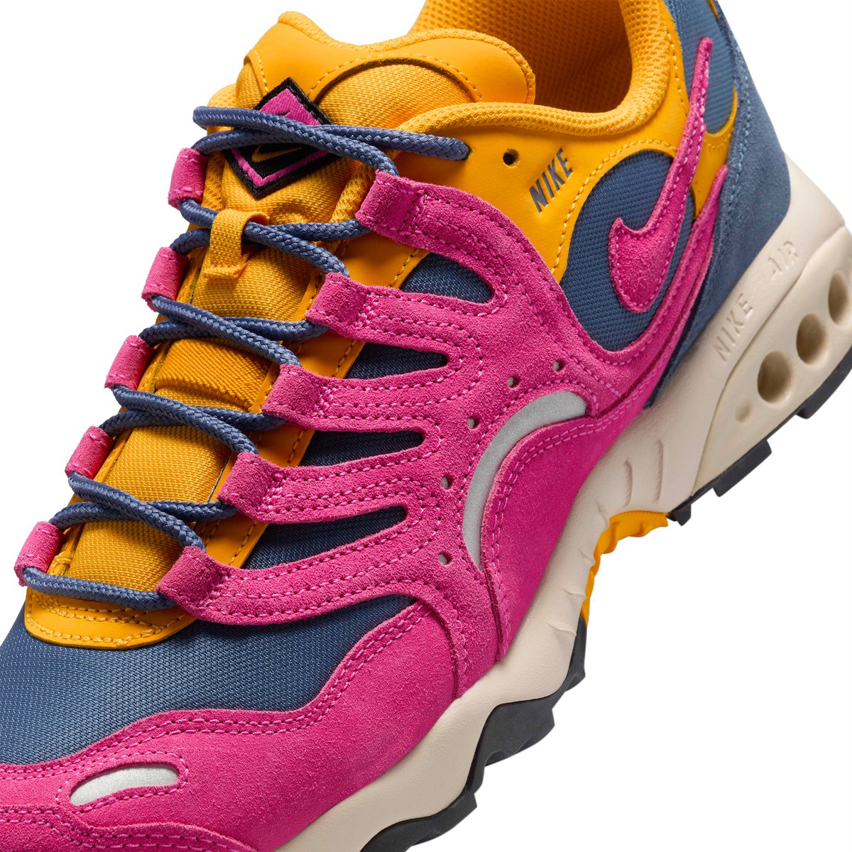 The Nike Air Terra Humara SP Appears In 'Alchemy Pink' DETAILS: tinyurl.com/285hua44