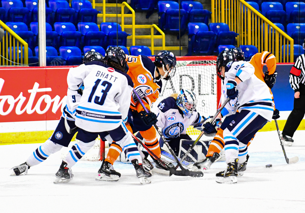 AFTER 2 | Still looking for the first goal between the @jroilerswhite and @TOLakers_aaa.

APRÈS 40 MIN | Toujours aucun but par les @jroilerswhite et les @TOLakers_aaa.

#EssoCup | #CoupeEsso | @ImperialOil