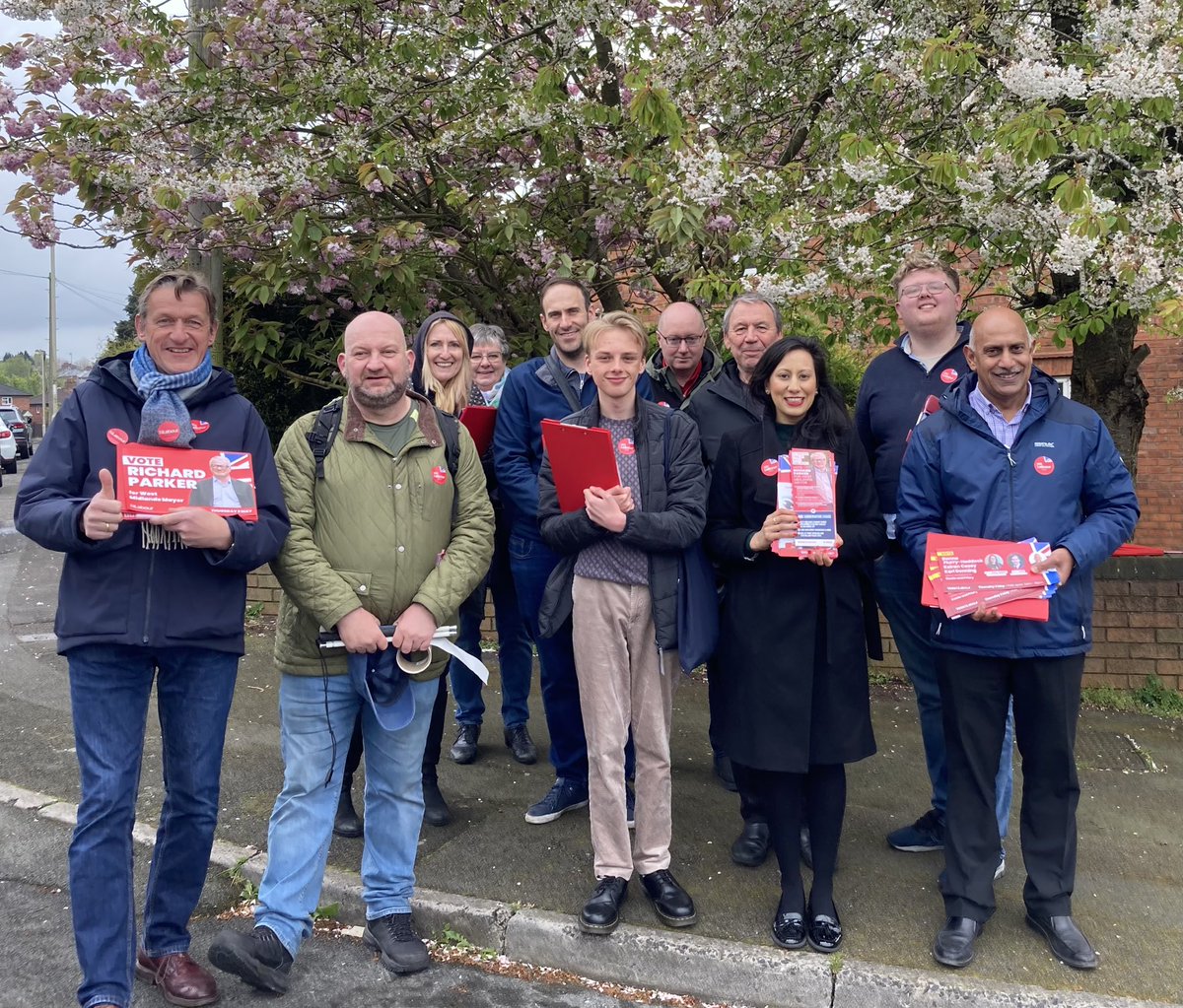 Third Dudley #LabourDoorstep of day. Really strong response in Castle and Priory for @KarlDenning @KeiranCasey & Donna Flurry-Haddock. Also, great response for @RichParkerLab for West Mids Mayor and @SimonFosterPCC for Police and Crime Commissioner. #TimeForChange➡️#VoteLabour