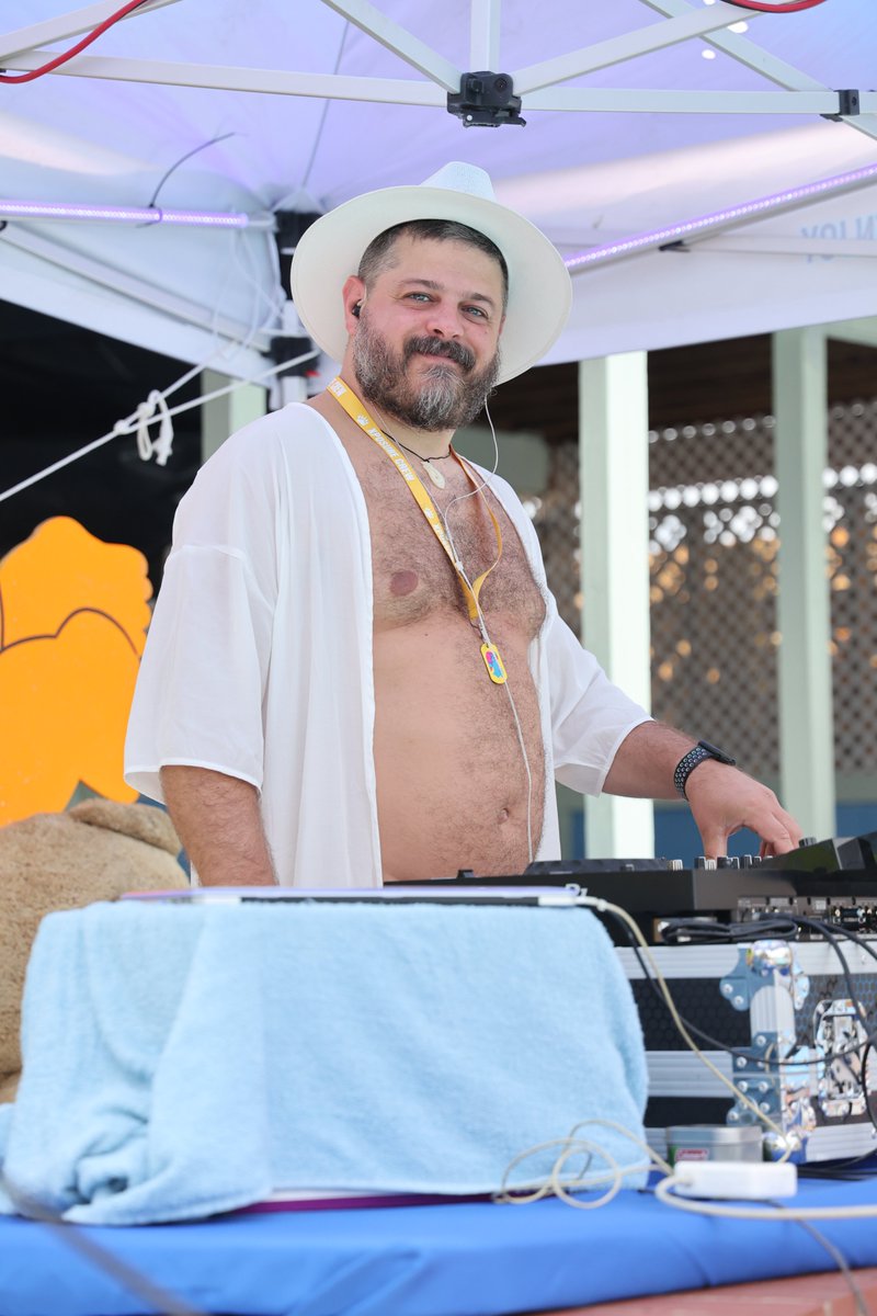 EasternXposure1's tweet photo. Join us at Eastern Xposure, May 9-12th in Georgia! Four days of naked fun at the Parliament Resort. Pool parties, BBQ, dancing, drag, poolside DJ's, and the hottest bears, cubs, chubs, chasers, &amp; daddies - plus all the men who love them! BOOK YOU ROOM NOW!
https://t.co/WzqzlC2sCn https://t.co/ZxH2WT5GRg