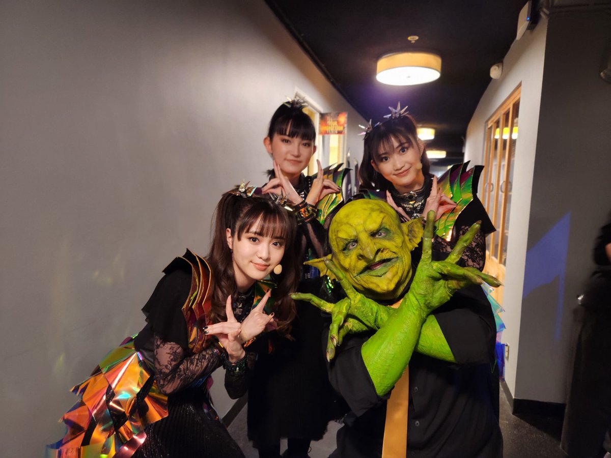 Amazing playing with and meeting @BABYMETAL_JAPAN last Thursday!
