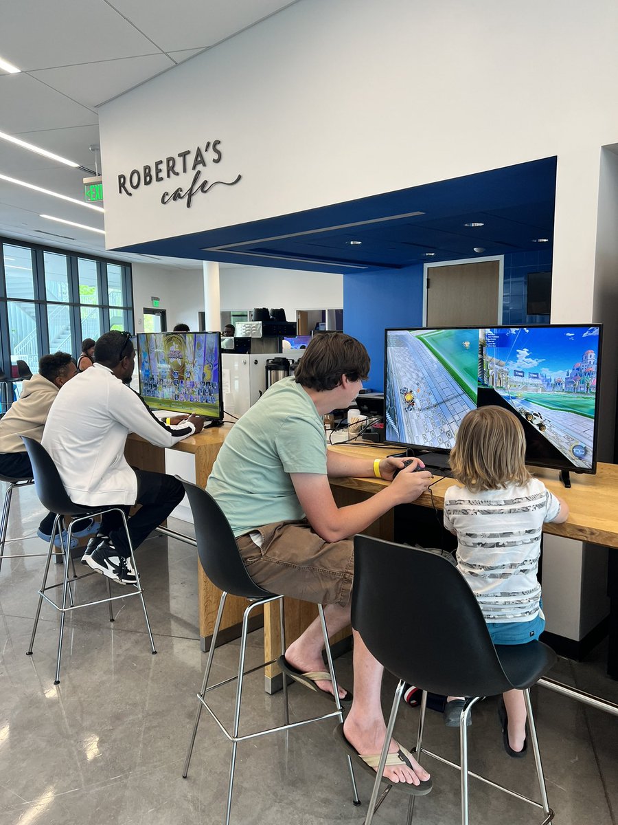 NGoweskyTPF tweet media