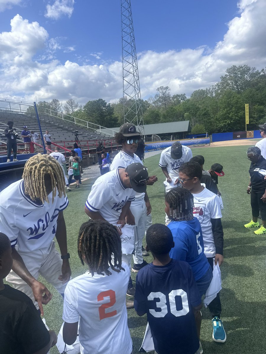 yardtalkhbcu's tweet photo. Thank you @WileyAthletics Baseball for pouring into the kids…#HBCUs ⚾️⚾️⚾️⚾️ https://t.co/fPd08SSyu1