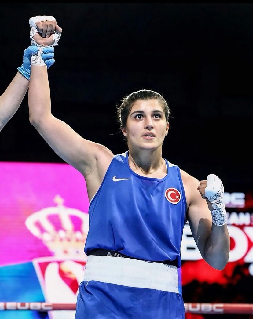 Türk kadınının gücünü başarıyla temsil ederek bizleri gururlandıran millî boksörlerimiz Busenaz Sürmeneli ve Buse Naz Çakıroğlu’nun Avrupa Şampiyonluklarını gönülden tebrik ediyor, başarılarının devamını diliyorum…🇹🇷